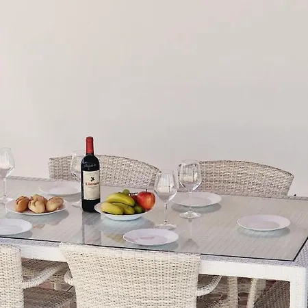 Bright 4 Bedroom Villa, Pool And Tennis Court * Playa Paraiso (Tenerife)