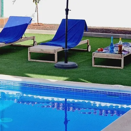 Bright 4 Bedroom Villa, Pool And Tennis Court Villa