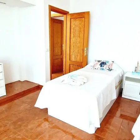 Bright 4 Bedroom Villa, Pool And Tennis Court Villa