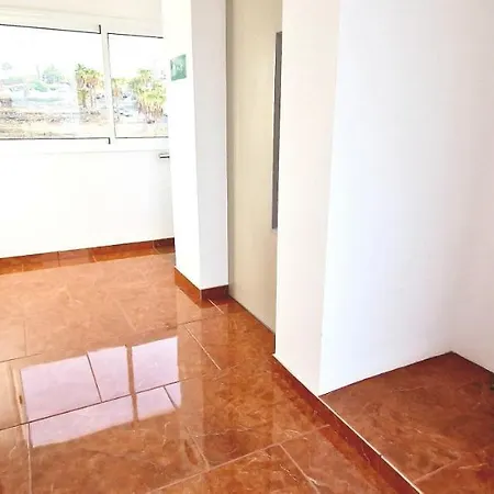 Bright 4 Bedroom Villa, Pool And Tennis Court Villa Playa Paraiso (Tenerife)