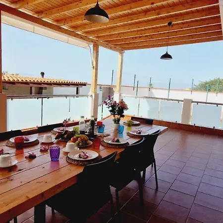 Bright 4 Bedroom Villa, Pool And Tennis Court Villa *