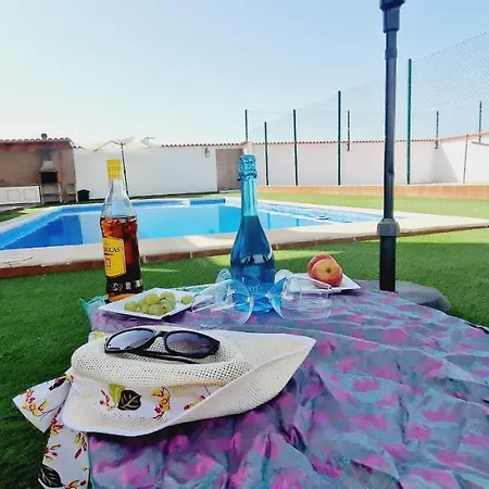 Bright 4 Bedroom Villa, Pool And Tennis Court Вилла