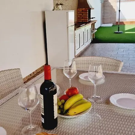 Bright 4 Bedroom Villa, Pool And Tennis Court Villa *