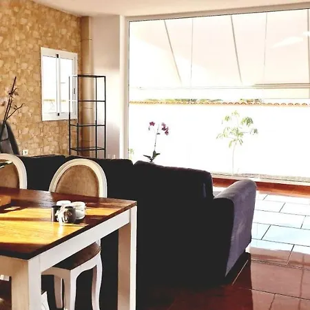 Вилла Bright 4 Bedroom Villa, Pool And Tennis Court Плайя-Параисо
