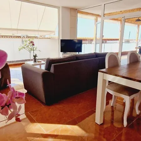 Bright 4 Bedroom Villa, Pool And Tennis Court * Плайя-Параисо