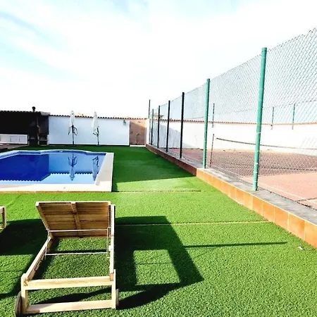 Вилла Bright 4 Bedroom Villa, Pool And Tennis Court