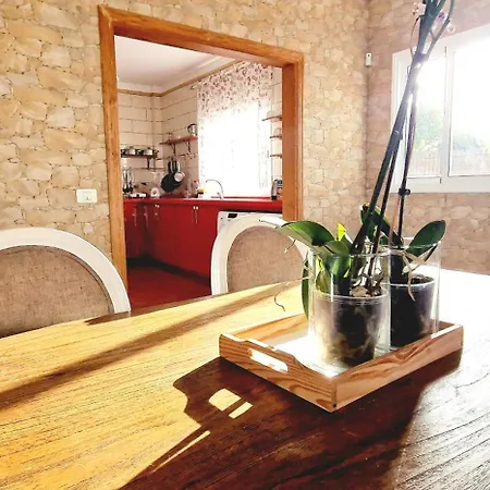 Bright 4 Bedroom Villa, Pool And Tennis Court *