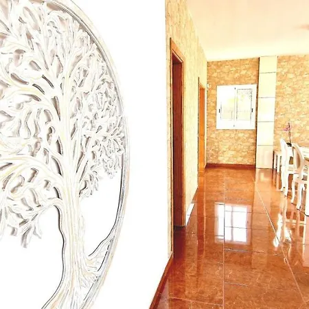 Bright 4 Bedroom Villa, Pool And Tennis Court Villa *