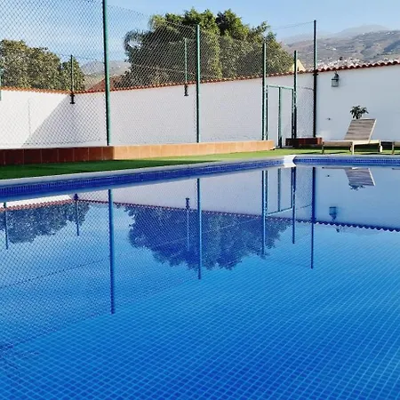 Bright 4 Bedroom Villa, Pool And Tennis Court Villa