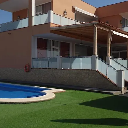 Villa Bright 4 Bedroom Villa, Pool And Tennis Court *