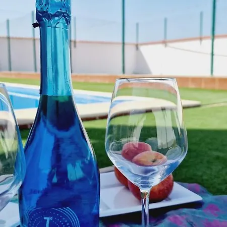 Bright 4 Bedroom Villa, Pool And Tennis Court