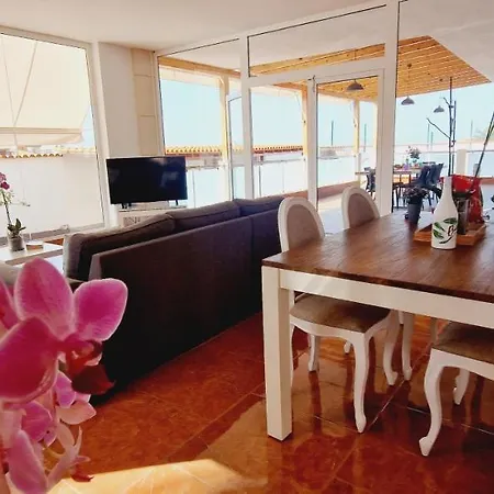 Bright 4 Bedroom Villa, Pool And Tennis Court Villa *