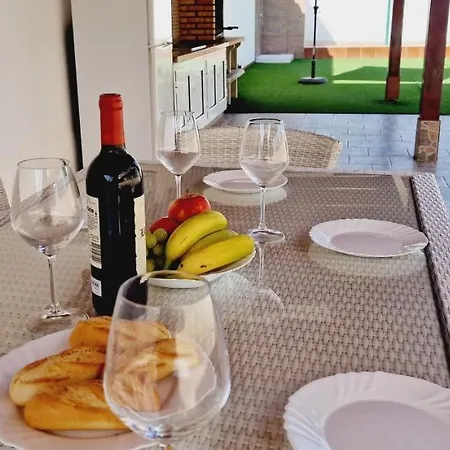 Bright 4 Bedroom Villa, Pool And Tennis Court *