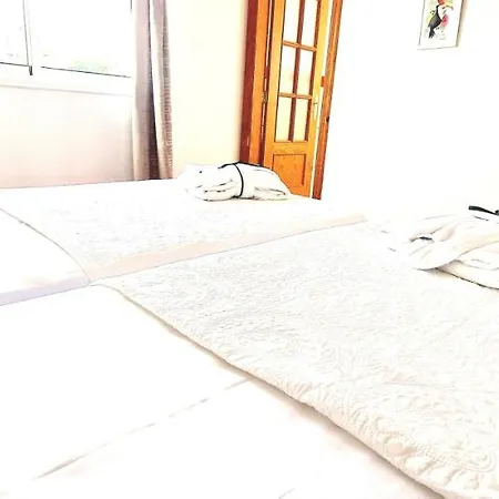 Bright 4 Bedroom Villa, Pool And Tennis Court