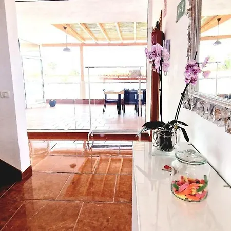 Bright 4 Bedroom Villa, Pool And Tennis Court *