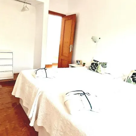 Bright 4 Bedroom Villa, Pool And Tennis Court