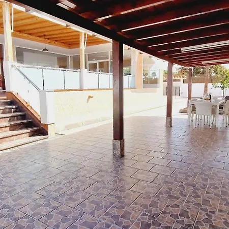 Bright 4 Bedroom Villa, Pool And Tennis Court Villa *