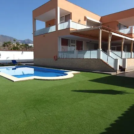 Bright 4 Bedroom Villa, Pool And Tennis Court Villa Playa Paraíso